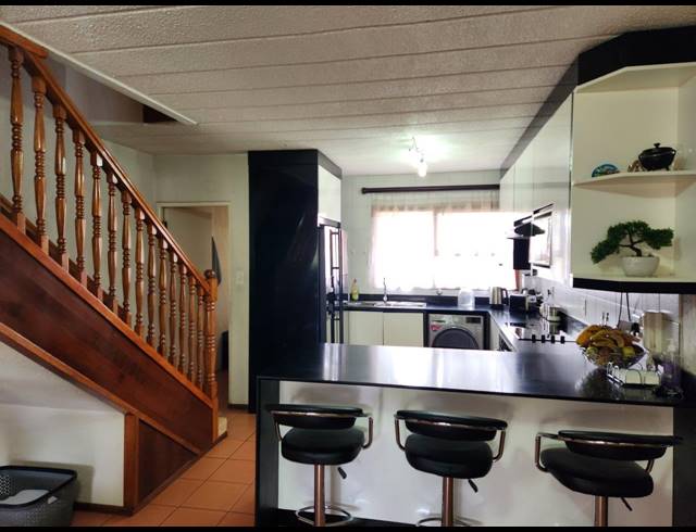 2 BEDROOM APARTMENT FOR SALE IN KEY WEST ESTATE